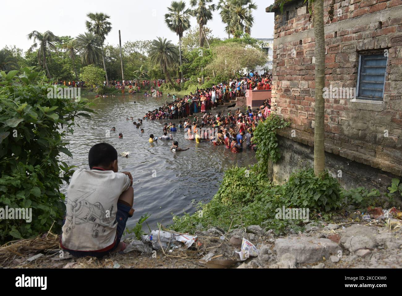 Gajan festival tra emergenza coronavirus nel sud 24 Pargana, Bengala Occidentale, India, 12 aprile, 2021. Gajan è un festival indù celebrato principalmente nel Bengala Occidentale. (Foto di Indranil Aditya/NurPhoto) Foto Stock