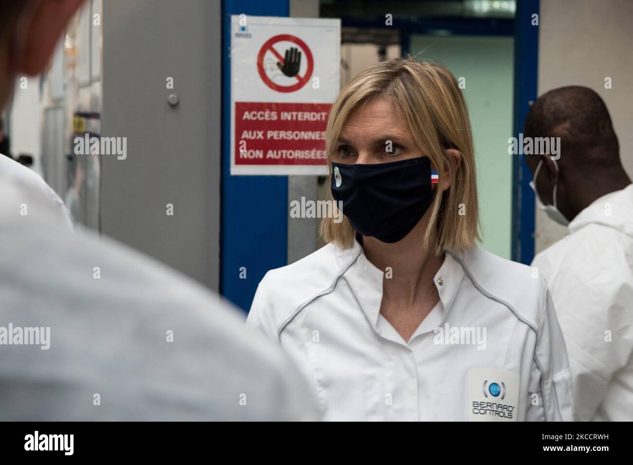 Il Ministro dell'industria Agnès Pannier-Runacher ha visitato la sede di Bernard Controls, azienda leader nel settore nucleare specializzata nell'automazione di valvole e ugelli industriali, a Gonesse, Val d'Oise, il 15 aprile 2021. (Foto di Andrea Savorani Neri/NurPhoto) Foto Stock