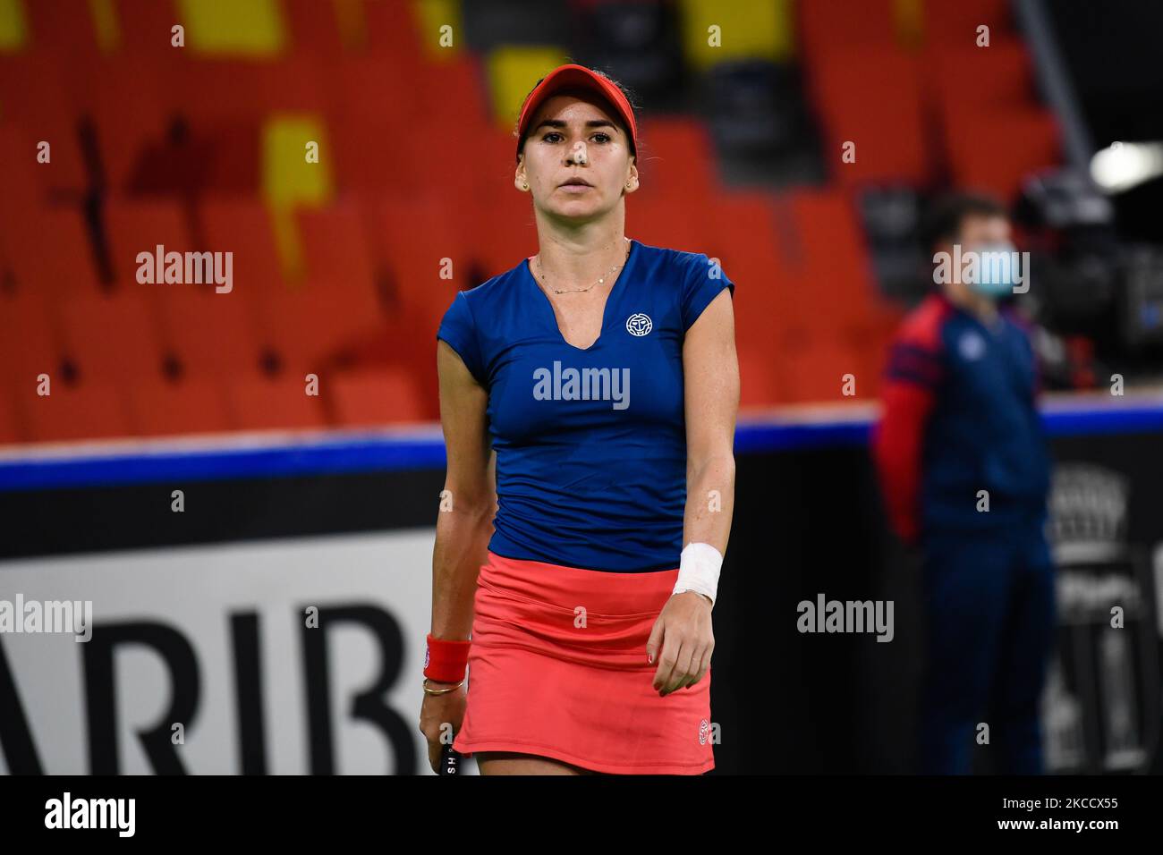 Irina Bara giocatore della squadra Romania durante la partita contro Elisabeta Cocciaretto, giocatore italiano durante la Billie Jean King Cup a Cluj-Napoca, Romania il 16 aprile 2021. (Foto di Flaviu Buboi/NurPhoto) Foto Stock