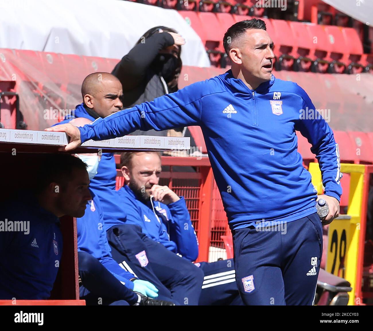 Allenatore della prima squadra Gary Roberts di Ipswich Town durante la Sky Bet League One tra Charlton Athletic e Ipswich Town at the Valley, Woolwich, Inghilterra il 17th aprile 2021. (Foto di Action Foto Sport/NurPhoto) Foto Stock