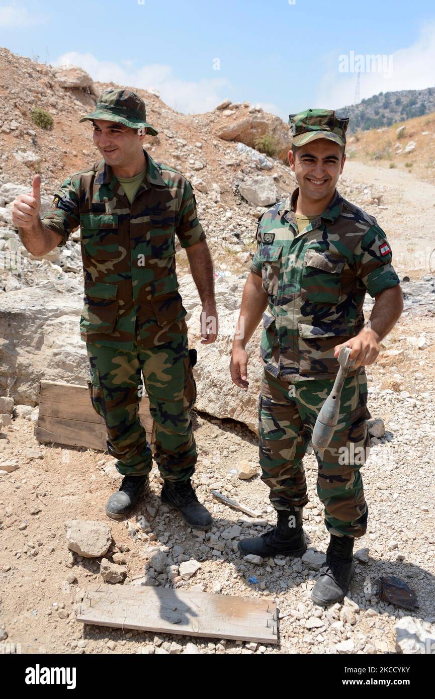 I membri delle forze armate libanesi conducono una formazione per la demolizione. Foto Stock