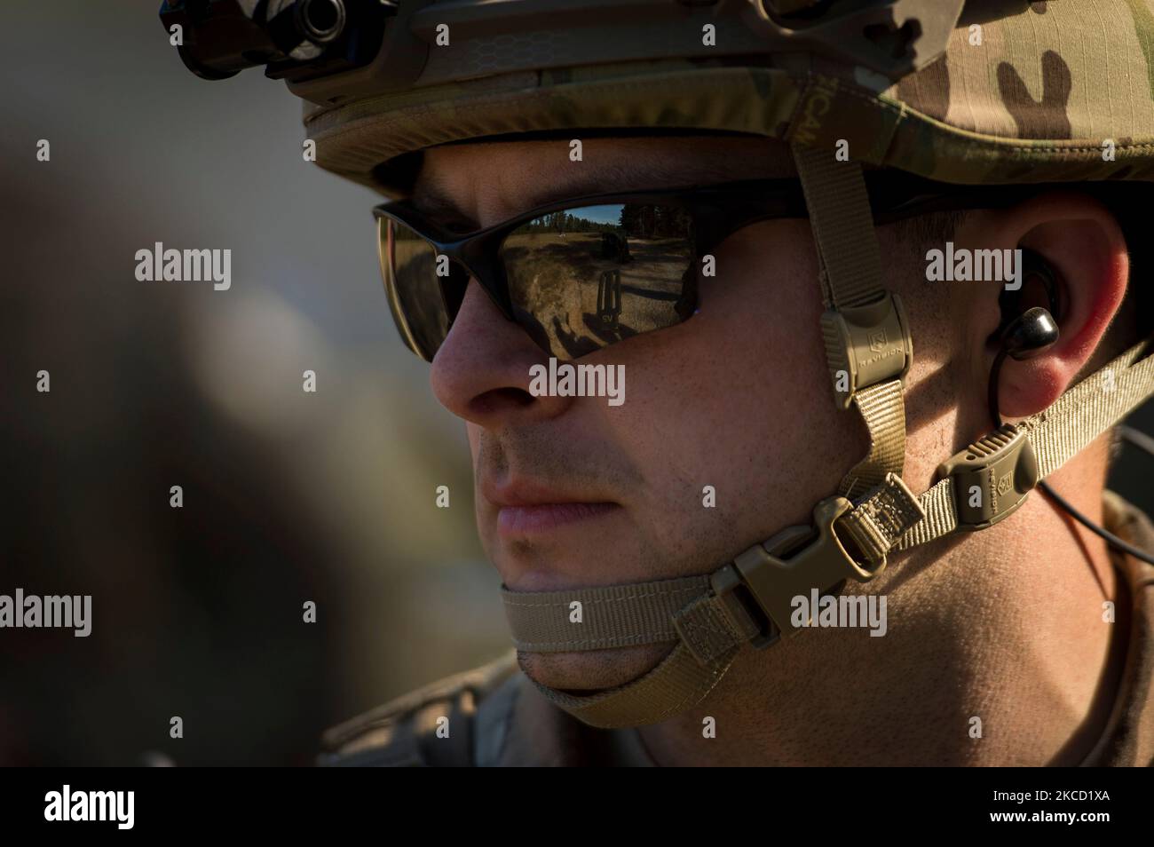Primo piano di un soldato statunitense che indossa occhiali da sole. Foto Stock