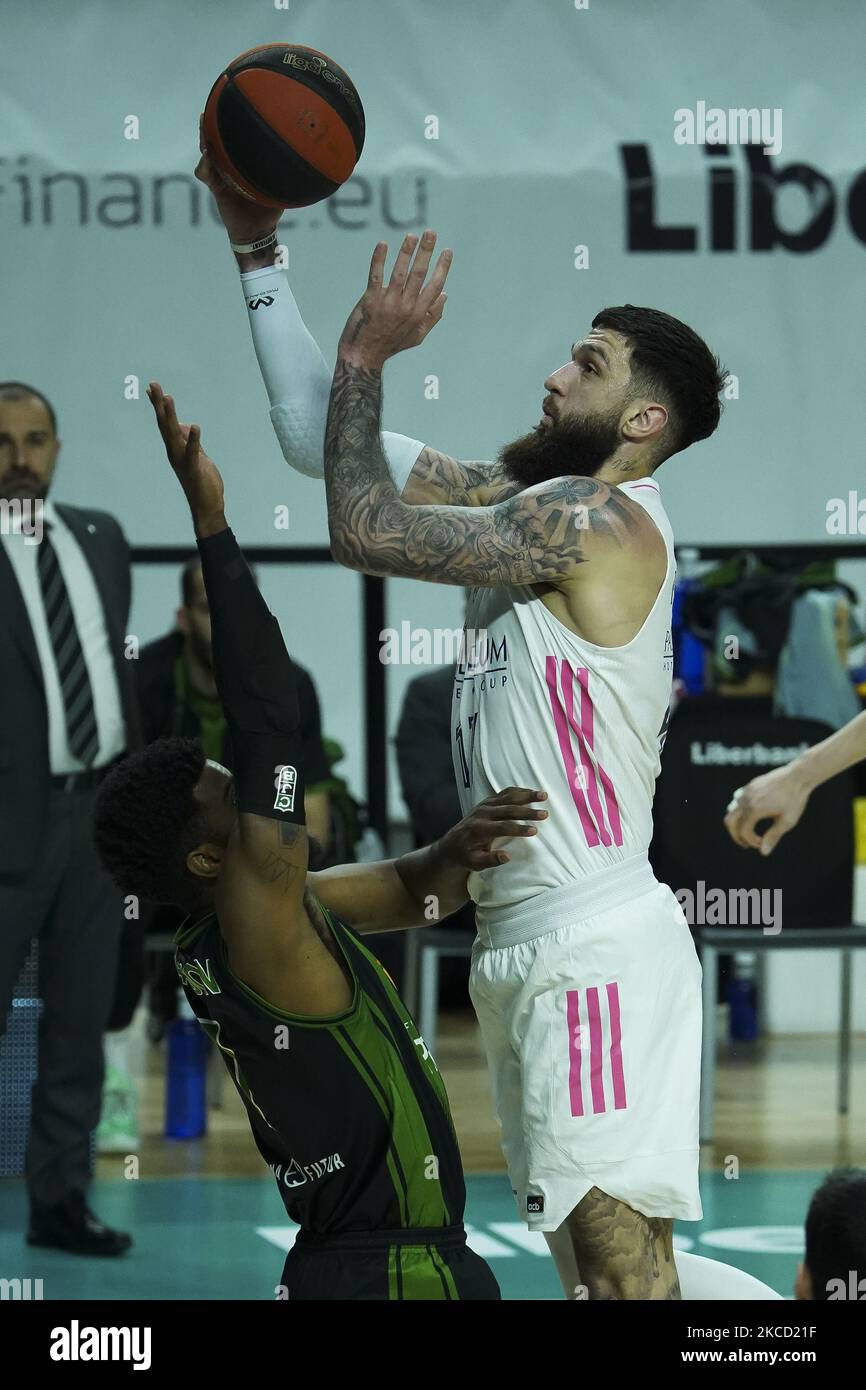 Vincent Poirier del Real Madrid durante la Liga ACB match tra il Real Madrid e il Club Joventut de Badalona al Wizink Center il 18 aprile 2021 a Madrid, Spagna (Foto di Oscar Gonzalez/NurPhoto) Foto Stock