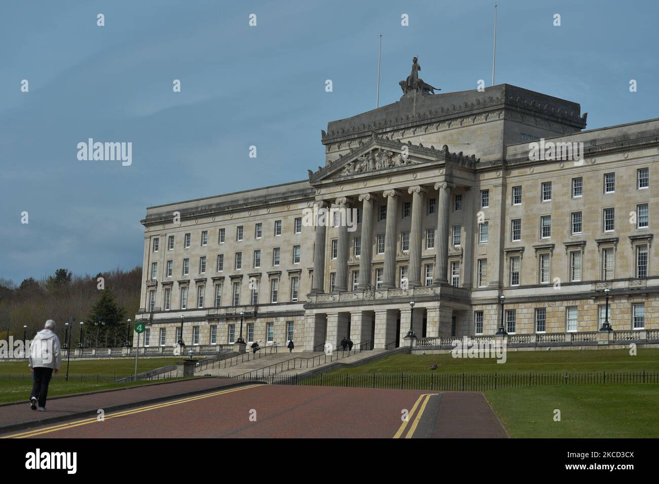 Una vista generale di Stormont, gli edifici del Parlamento dell'Irlanda del Nord a Belfast. Lunedì 19 aprile 2021 a Belfast, Irlanda del Nord (Foto di Artur Widak/NurPhoto) Foto Stock