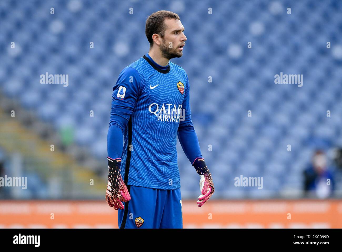 Pau Lopez di AS Roma guarda durante la Serie Un match tra AS Roma e Atalanta BC allo Stadio Olimpico di Roma il 22 aprile 2021. (Foto di Giuseppe Maffia/NurPhoto) Foto Stock