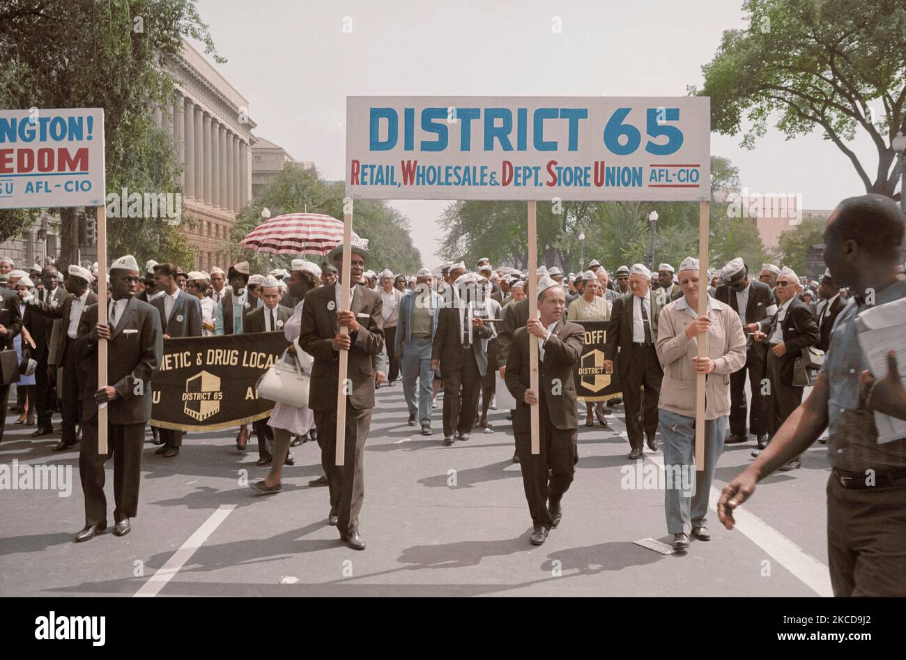 Agosto 28, 1963 - dimostranti che trasportano un segno a marzo su Washington. Foto Stock