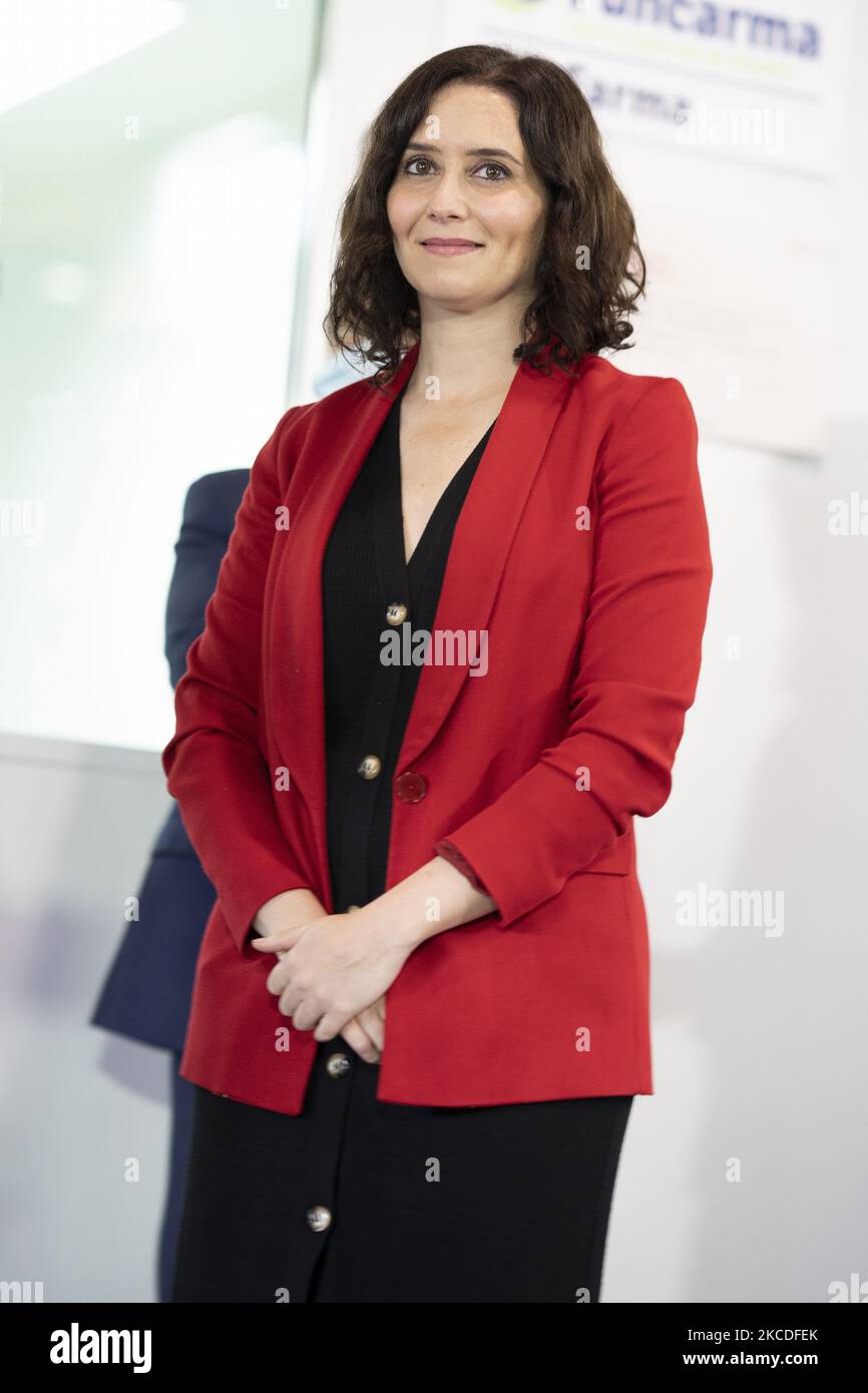 Il presidente della Comunità di Madrid e il candidato PP alla rielezione, Isabel Diaz Ayuso, durante la presentazione del programma sociale del partito per le elezioni del 4 maggio, 26 aprile 2021, presso la Fondazione Carlos Martin, Madrid, Spagna. (Foto di Oscar Gonzalez/NurPhoto) Foto Stock