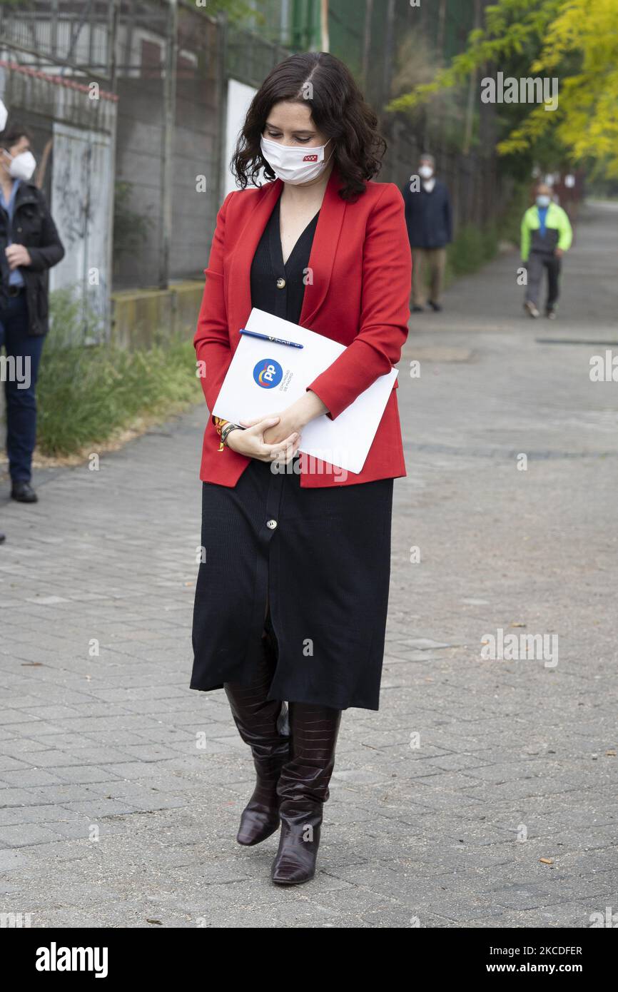 Il presidente della Comunità di Madrid e il candidato PP alla rielezione, Isabel Diaz Ayuso, durante la presentazione del programma sociale del partito per le elezioni del 4 maggio, 26 aprile 2021, presso la Fondazione Carlos Martin, Madrid, Spagna. (Foto di Oscar Gonzalez/NurPhoto) Foto Stock