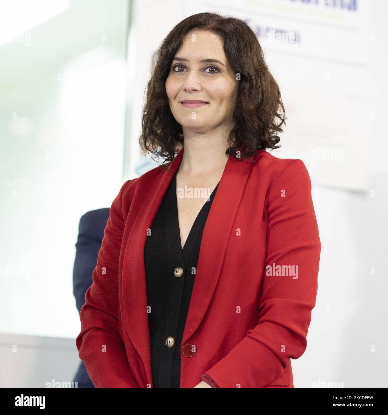 Il presidente della Comunità di Madrid e il candidato PP alla rielezione, Isabel Diaz Ayuso, durante la presentazione del programma sociale del partito per le elezioni del 4 maggio, 26 aprile 2021, presso la Fondazione Carlos Martin, Madrid, Spagna. (Foto di Oscar Gonzalez/NurPhoto) Foto Stock