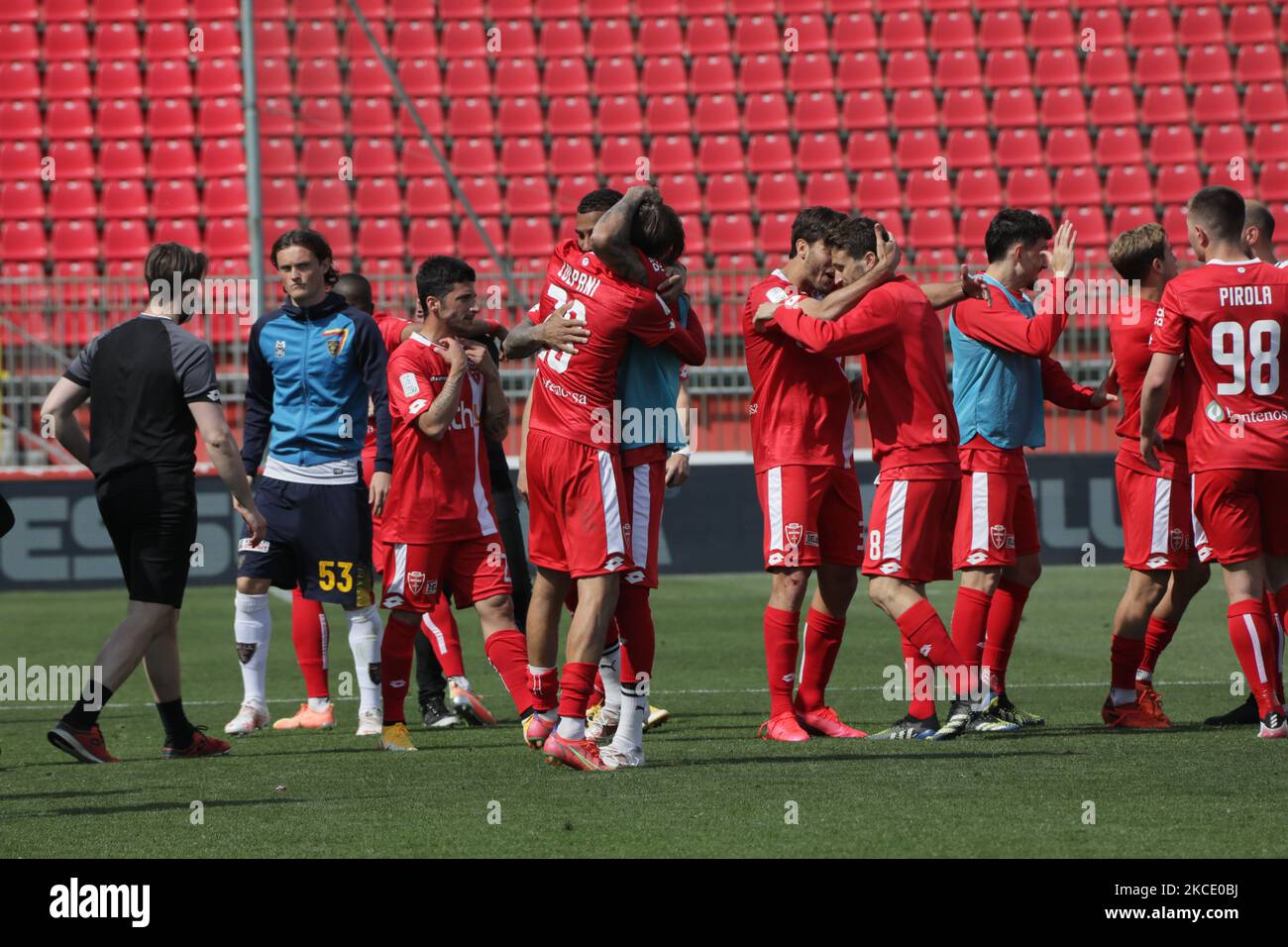 AC Monza festeggia la vittoria contro UC Lecce durante la partita di Serie B tra AC Monza e US Lecce allo Stadio Brianteo il 04 maggio 2021 a Monza (Photo by Mairo Cinquetti/NurPhoto) Foto Stock