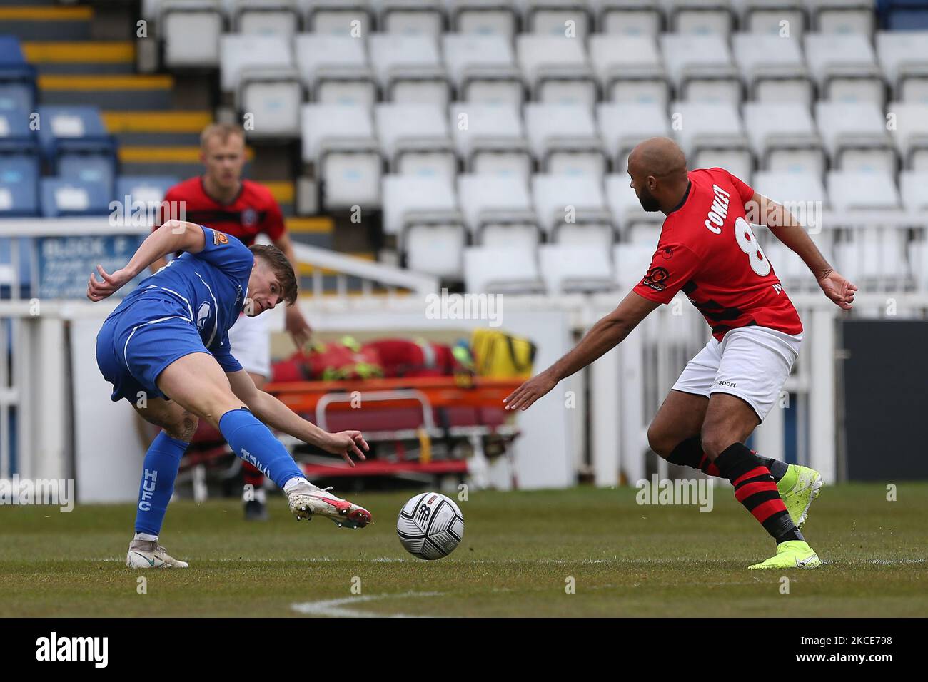Harvey Saunders di Hartlepool si unì in azione con James Comley di Maidenhead United durante la partita della Vanarama National League tra Hartlepool United e Maidenhead United a Victoria Park, Hartlepool, sabato 8th maggio 2021. (Foto di Mark Fletcher/MI News/NurPhoto) Foto Stock