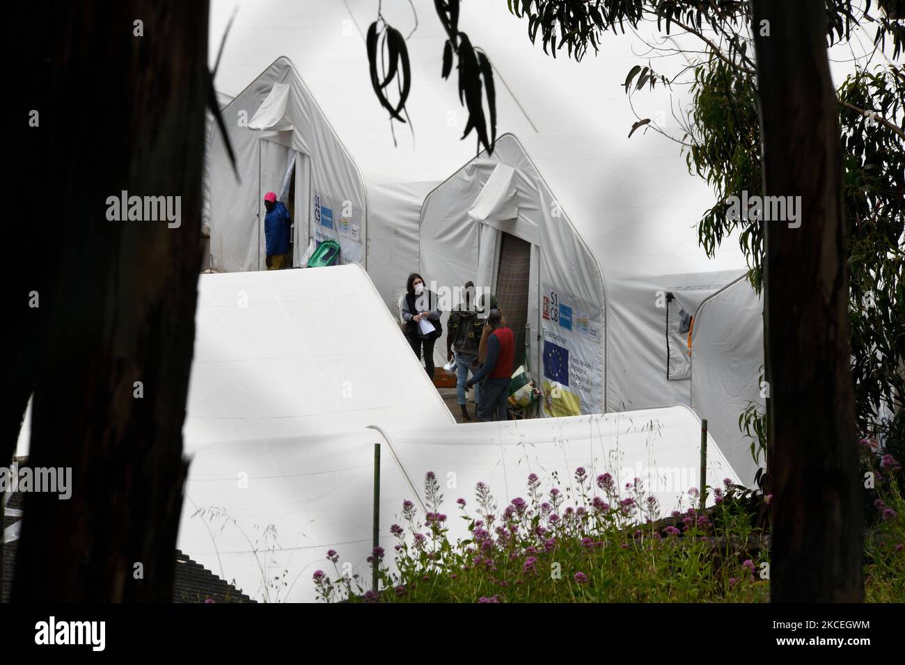 Una visione generale del campo migrante Las Raices a Santa Cruz de Tenerife il 13rd maggio 2021, Spagna. Lo scorso anno, dalla costa occidentale del Nord Africa, sono arrivati alle Canarie ben 23.000 migranti, e molte altre migliaia sono arrivate nell'arcipelago nei primi mesi del 2021. (Foto di Juan Carlos Lucas/NurPhoto) Foto Stock