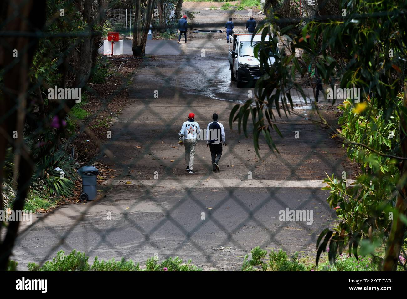 Una visione generale del campo migrante Las Raices a Santa Cruz de Tenerife il 13rd maggio 2021, Spagna. Lo scorso anno, dalla costa occidentale del Nord Africa, sono arrivati alle Canarie ben 23.000 migranti, e molte altre migliaia sono arrivate nell'arcipelago nei primi mesi del 2021. (Foto di Juan Carlos Lucas/NurPhoto) Foto Stock