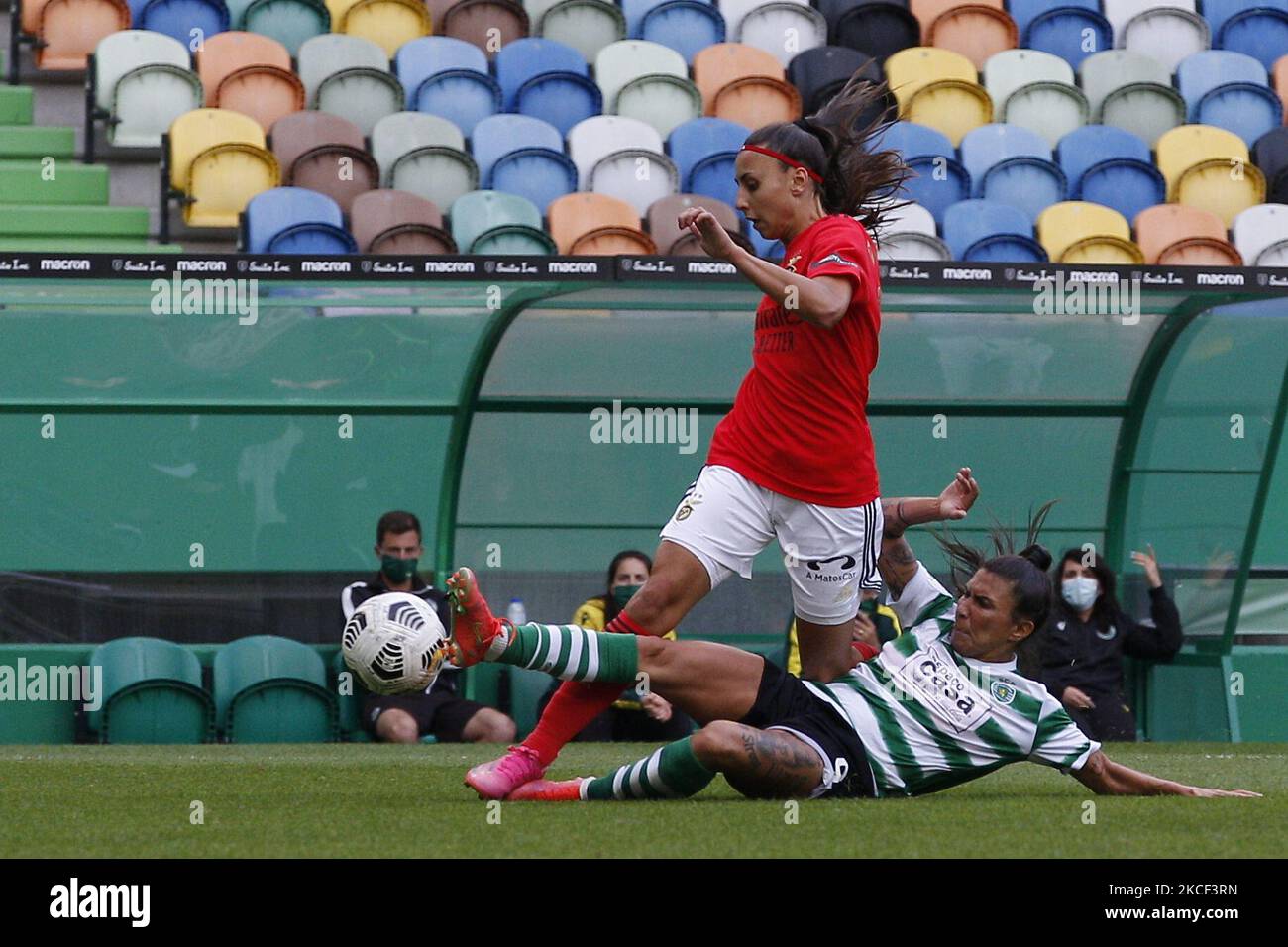Ana Borges affronta e falli all'interno dell'area di penalità durante la partita per Liga BPI tra Sporting CP e SL Benfica, all'Estadio José Alvalade, Lisboa, Portogallo, 22 maggio, 2021 (Foto di João Rico/NurPhoto) Foto Stock