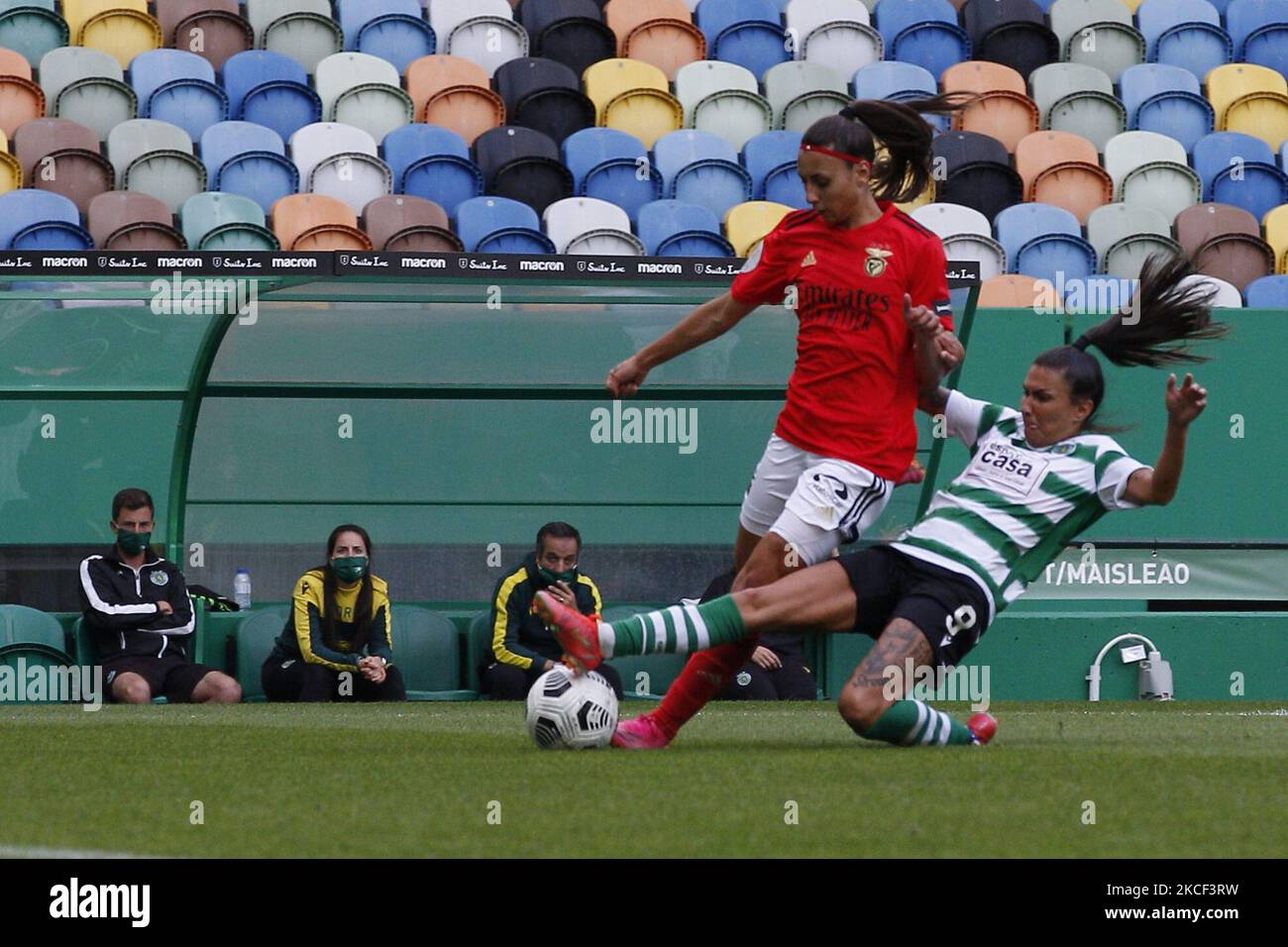 Ana Borges affronta e falli all'interno dell'area di penalità durante la partita per Liga BPI tra Sporting CP e SL Benfica, all'Estadio José Alvalade, Lisboa, Portogallo, 22 maggio, 2021 (Foto di João Rico/NurPhoto) Foto Stock
