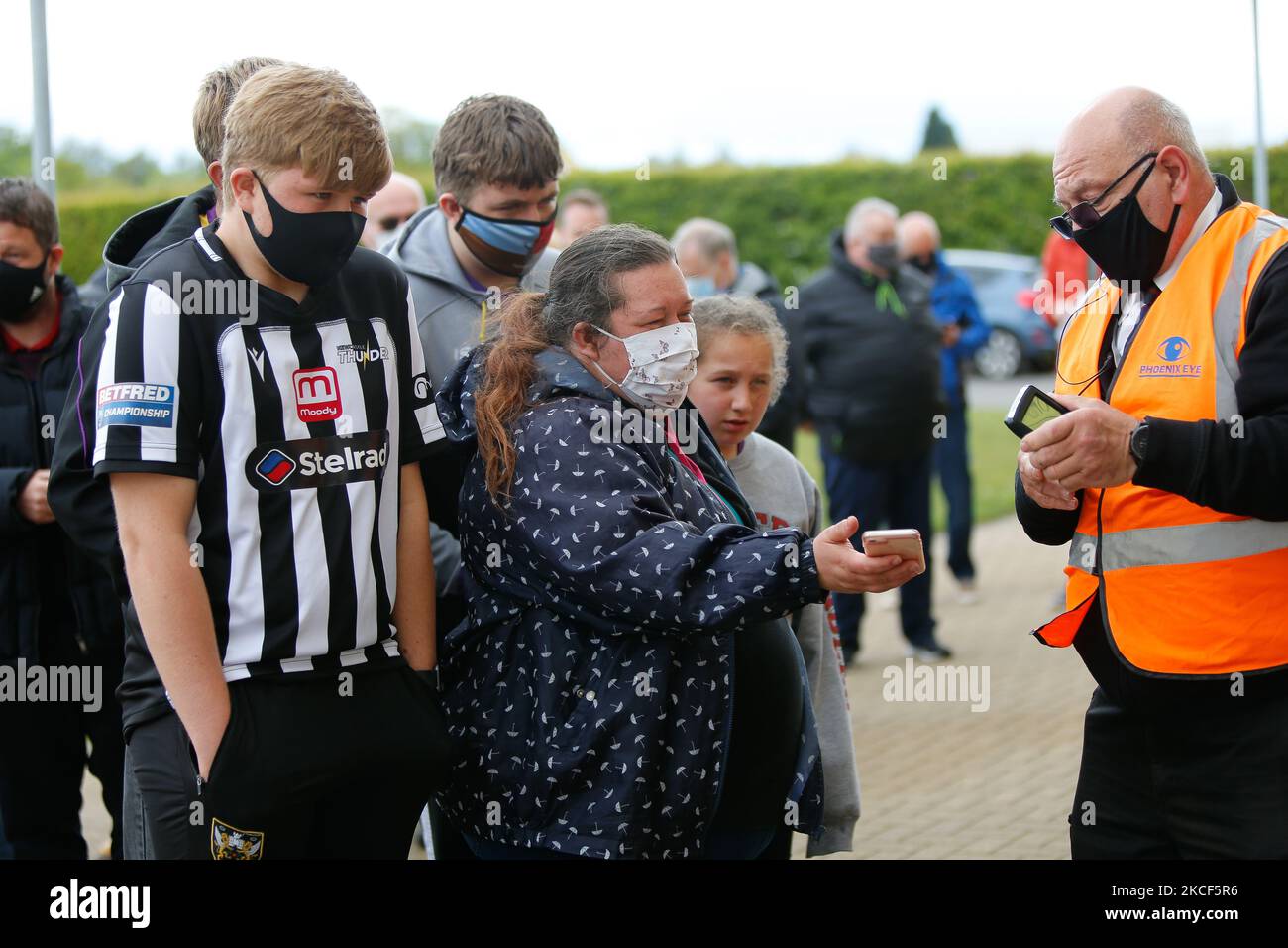 I biglietti vengono controllati prima della partita del campionato TRA Newcastle Thunder e Halifax Panthers al Kingston Park, Newcastle, domenica 23rd maggio 2021. (Foto di Chris Lishman/MI News/NurPhoto) Foto Stock