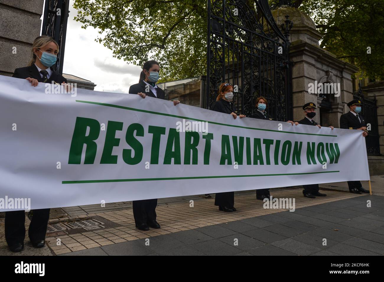 Il gruppo piloti "Recover Irish Aviation" dimostra di essere fuori dalla Leinster House di Dublino. Lunedì 24 maggio 2021 a Dublino, Irlanda. (Foto di Artur Widak/NurPhoto) Foto Stock