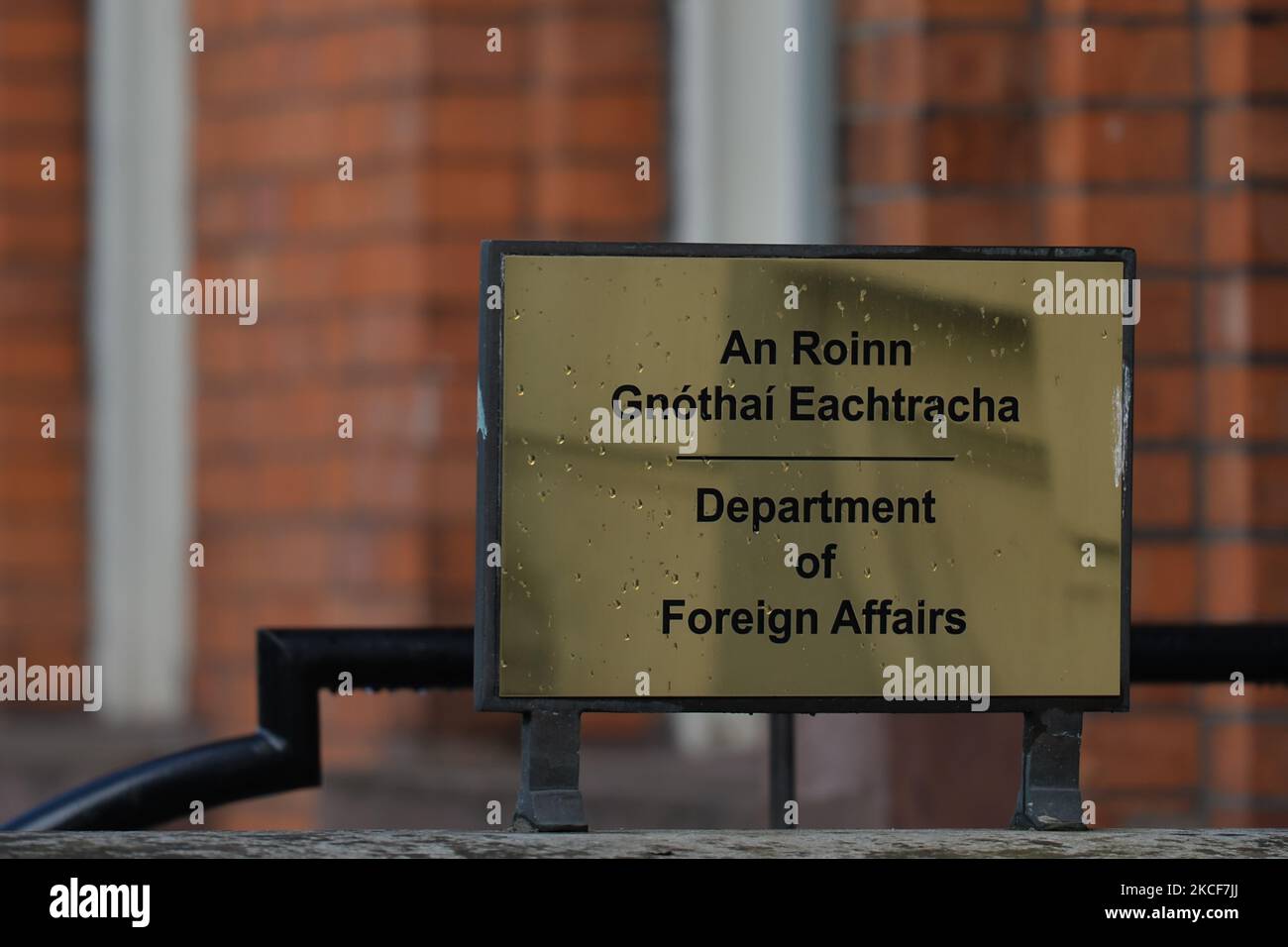 Un cartello visto fuori dal Dipartimento degli Affari Esteri di Dublino. Martedì 25 maggio 2021 a Dublino, Irlanda. (Foto di Artur Widak/NurPhoto) Foto Stock