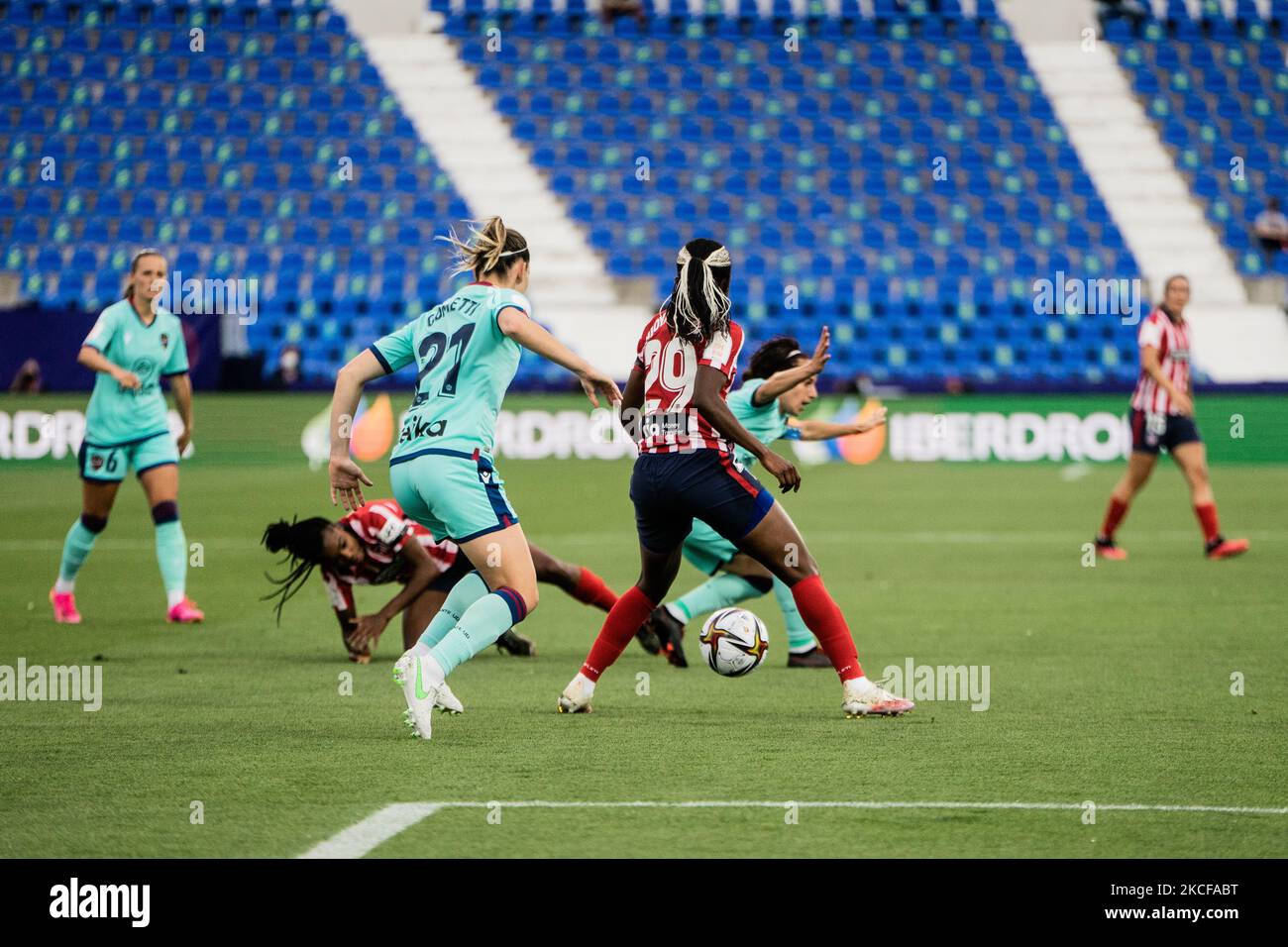 Atleti e Levante durante la Coppa delle Donne Spagnola, Copa de la Reina, la partita di calcio delle semifinali giocata tra Levante UD e Atletico de Madrid allo stadio Estadio Municipal Butarque il 27 maggio 2021 a Leganes, Spagna. (Foto di Jon Imanol Reino/NurPhoto) Foto Stock