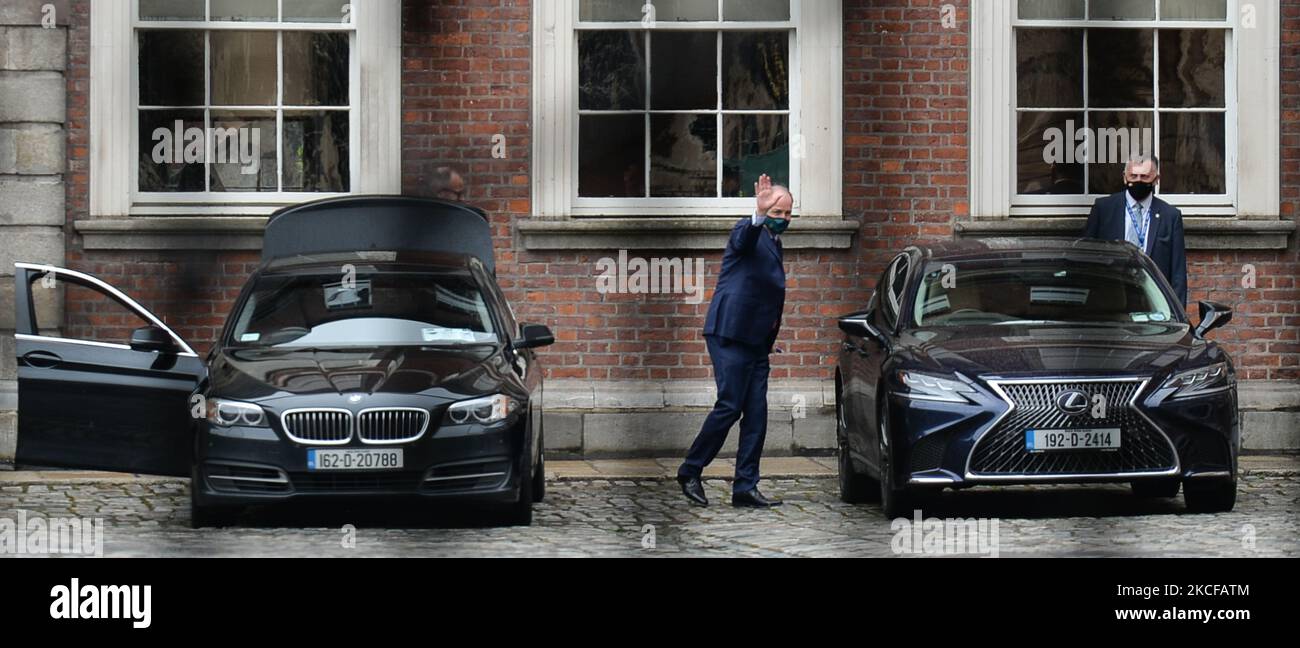 Taoiseach Micheal Martin (centro) arriva prima dell'incontro del gabinetto di oggi al Castello di Dublino. Venerdì 28 maggio 2021 a Dublino, Irlanda. (Foto di Artur Widak/NurPhoto) Foto Stock