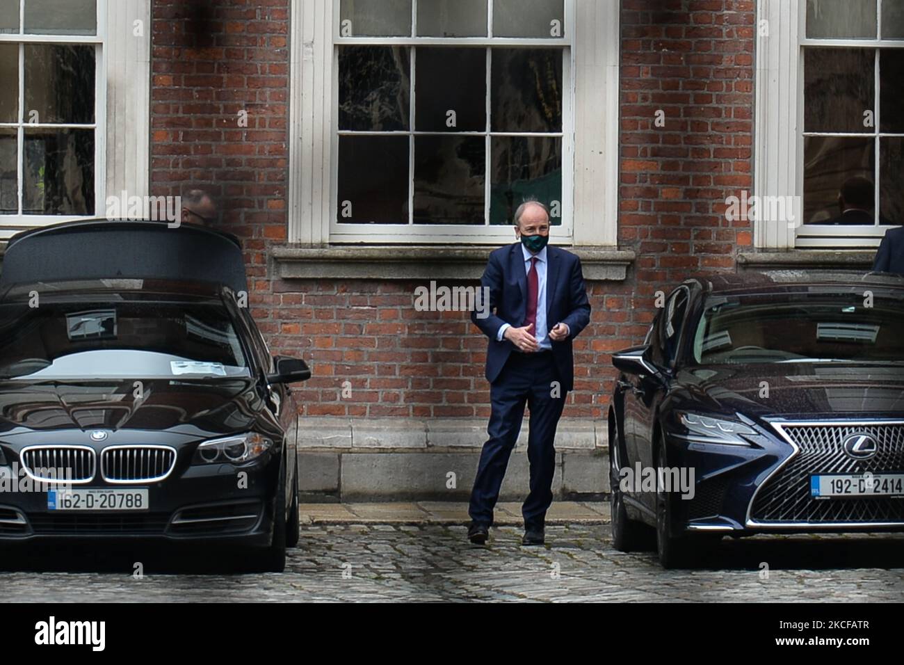 Taoiseach Micheal Martin (centro) arriva prima dell'incontro del gabinetto di oggi al Castello di Dublino. Venerdì 28 maggio 2021 a Dublino, Irlanda. (Foto di Artur Widak/NurPhoto) Foto Stock