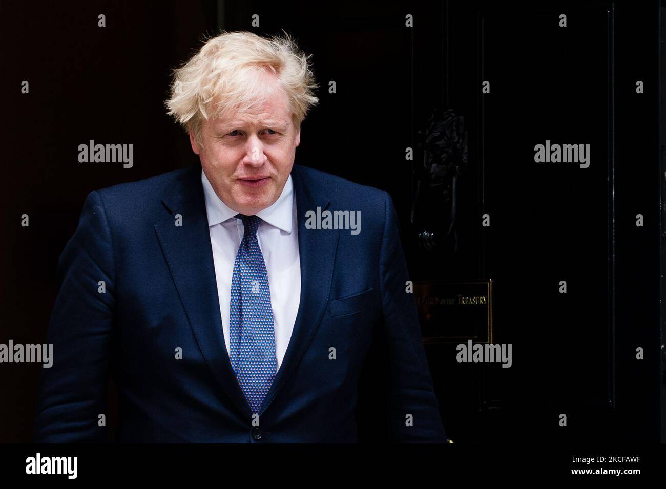 Il primo ministro britannico Boris Johnson attende di salutare il primo ministro ungherese Viktor Orban a Downing Street, Londra, Gran Bretagna, 4 gennaio 2021. Boris Johnson dà il benvenuto a Downing Street, leader di estrema destra ungherese, Viktor Orban, sostenendo che la cooperazione con il più grande cheerleader europeo per Cina e Russia è vitale per la sicurezza e la prosperità del Regno Unito. (Foto di Maciek Musialek/NurPhoto) Foto Stock
