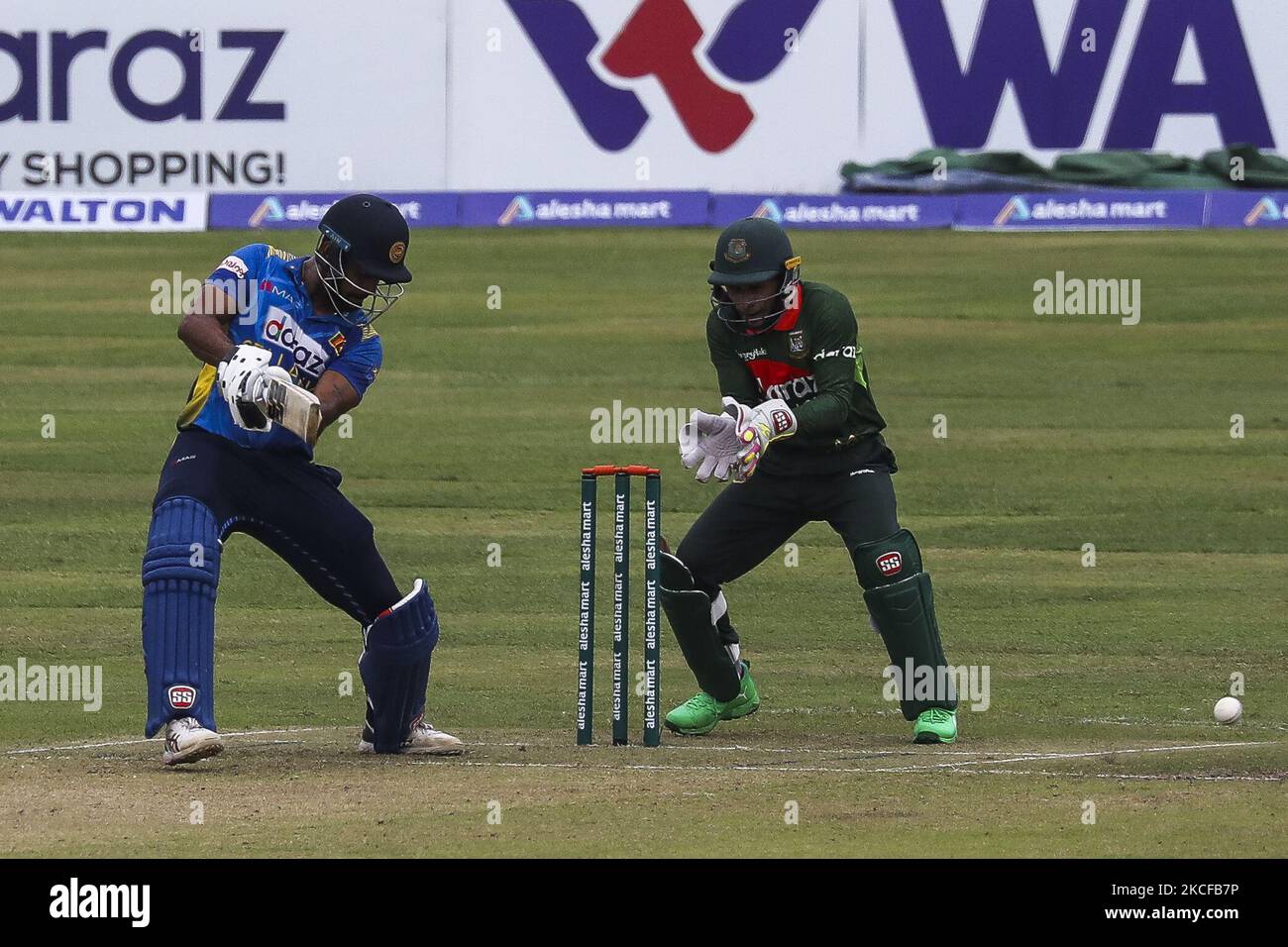 Danushka Gunathilaka dello Sri Lanka gioca un colpo durante la terza e ultima partita internazionale di cricket di un giorno (ODI) tra Bangladesh e Sri Lanka allo stadio nazionale di cricket Sher-e-Bangla di Dhaka il 28 maggio 2021. (Foto di Ahmed Salahuddin/NurPhoto) Foto Stock