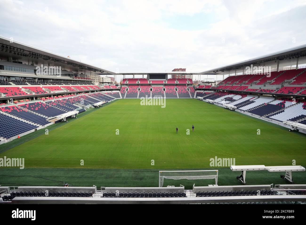 St. Louis, Stati Uniti. 04th Nov 2022. I lavoratori camminano sul campo del nuovo City Park Soccer Stadium a St. Louis Venerdì 4 novembre 2022. La nuova squadra di calcio della St. Louis City SC Major League inizierà a giocare nella nuova struttura nel 2023. Foto di Bill Greenblatt/UPI Credit: UPI/Alamy Live News Foto Stock