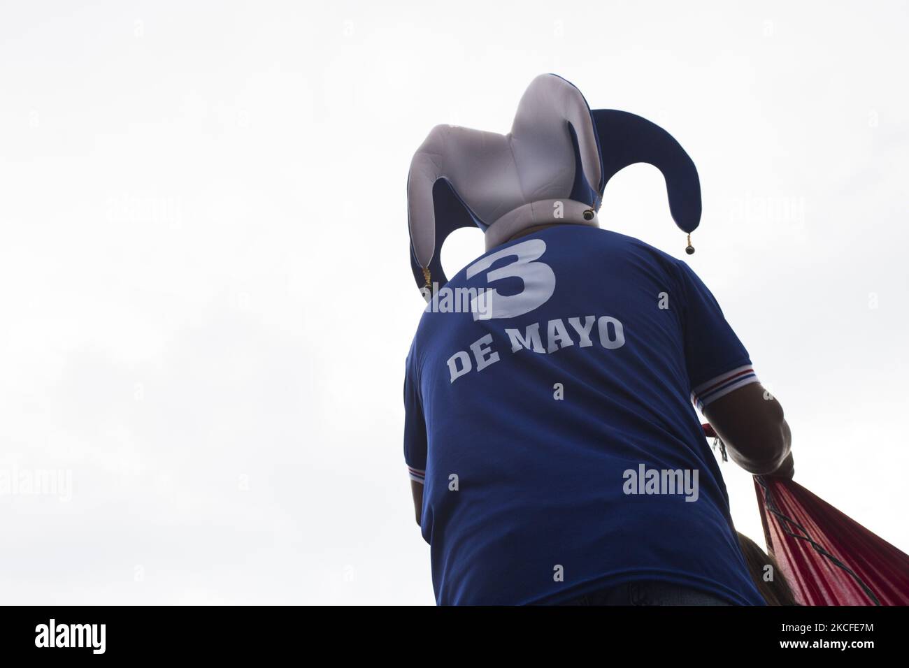 I fan di Cruz Azul arrivano allo stadio Azteca a Città del Messico il 30 maggio 2021 per ricevere i giocatori e assistere alla finale della MX League, in cui la squadra della capitale ha battuto Santos Laguna. Con questo trionfo Cruz Azul rompe una striscia di 23 anni senza alzare la tazza. (Foto di Cristian Leyva/NurPhoto) Foto Stock