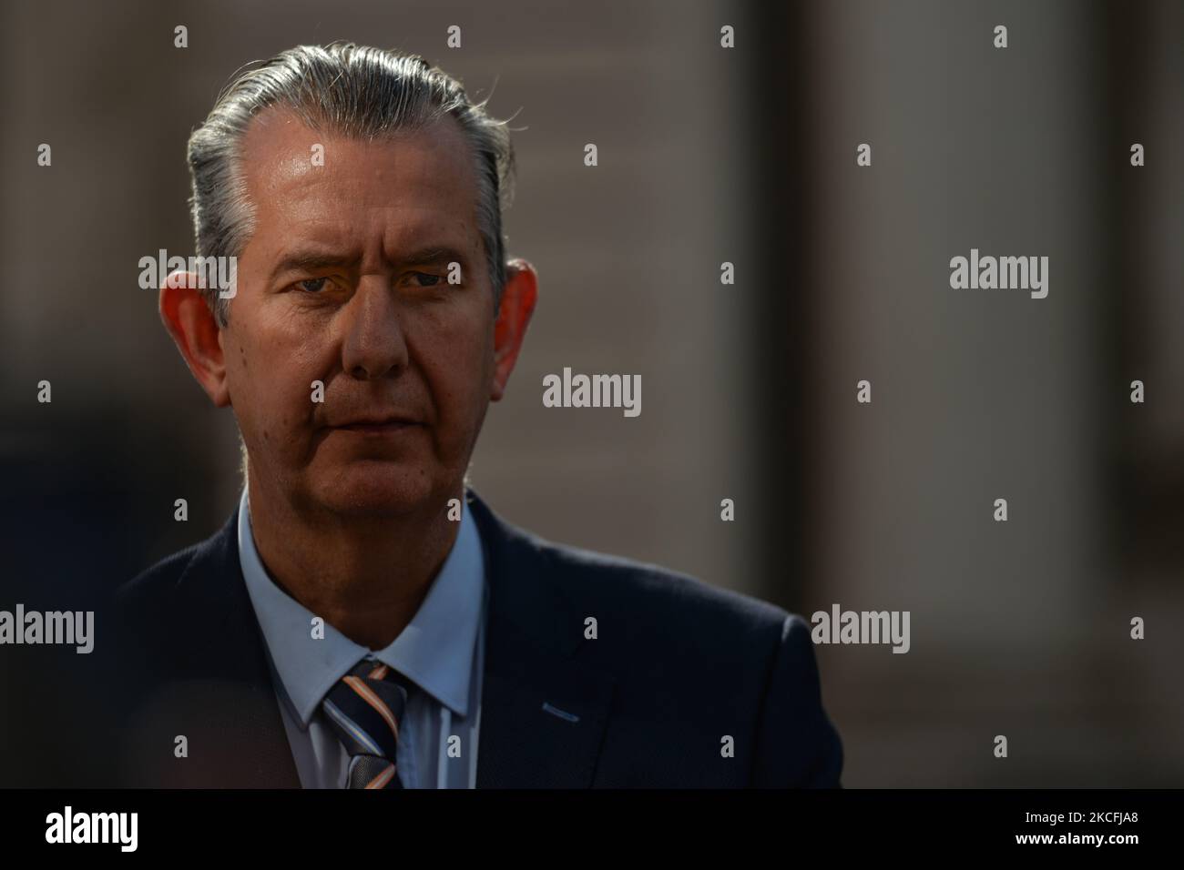 Il leader del DUP Edwin Poots parla durante un briefing stampa davanti agli edifici governativi, prima del suo incontro con Taoiseach Micheal Martin (primo ministro irlandese) questa sera. Giovedì 3 giugno 2021 a Dublino, Irlanda. (Foto di Artur Widak/NurPhoto) Foto Stock