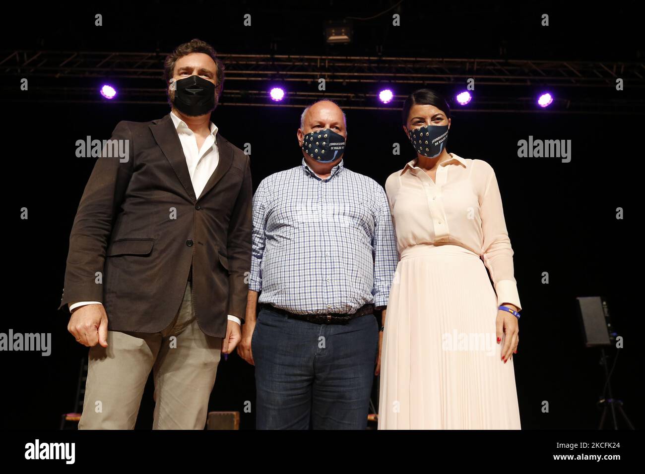 Ivan Espinosa de los Monteros, Manuel Martin Montero e Macarena Olona durante un rally di partito di estrema destra VOX a Granada, Spagna il 4 giugno 2021. (Foto di Álex Cámara/NurPhoto) Foto Stock