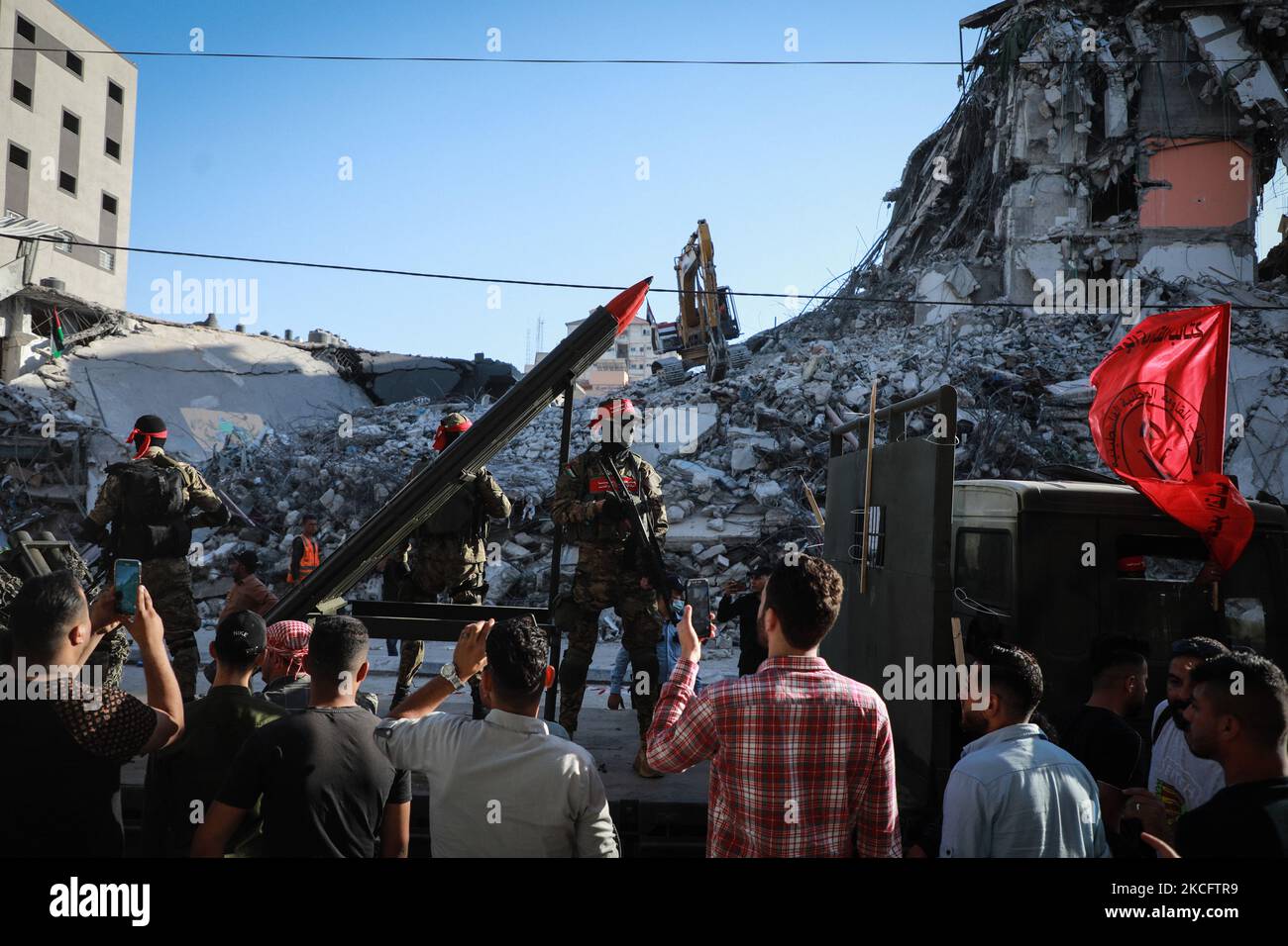 I combattenti mascherati delle Brigate della resistenza Nazionale, l'ala militare del fronte democratico per la Liberazione della Palestina (DFLP), partecipano ad un raduno anti-Israele a Gaza City il 08 giugno 2021. (Foto di Majdi Fathi/NurPhoto) Foto Stock