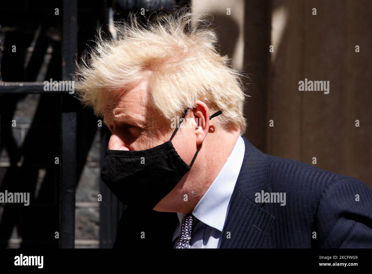 Il primo ministro britannico Boris Johnson lascia 10 Downing Street per la sua apparizione settimanale del primo ministro (PMQ) alla Camera dei Comuni a Londra, in Inghilterra, il 9 giugno 2021. (Foto di David Cliff/NurPhoto) Foto Stock