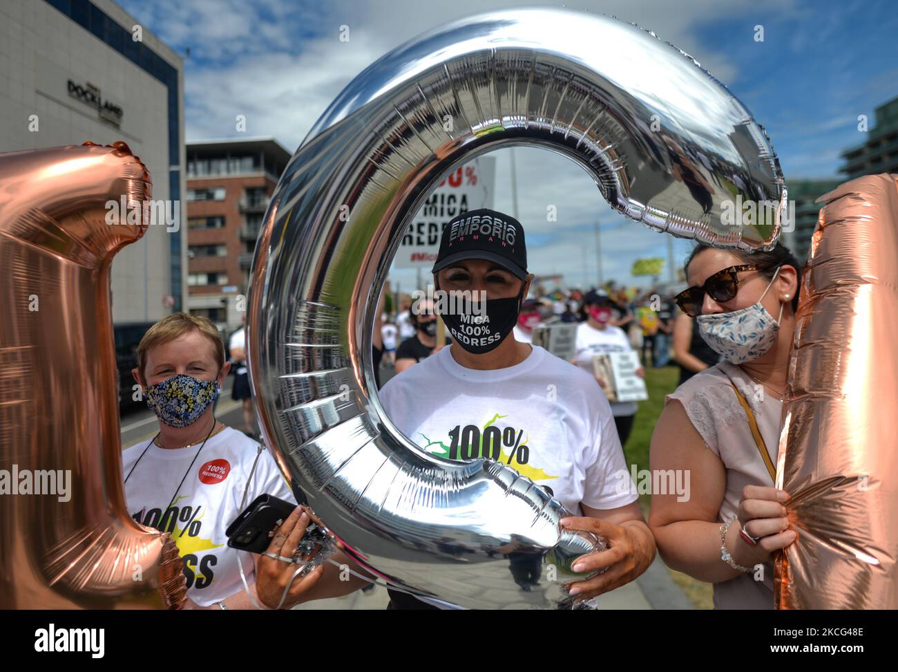 I manifestanti della Co. Donegal, le cui case sono state costruite con blocchi contenenti la sostanza mica, e i loro sostenitori visto durante una protesta nel centro di Dublino. Martedì 15 giugno 2021 a Dublino, Irlanda. (Foto di Artur Widak/NurPhoto) Foto Stock