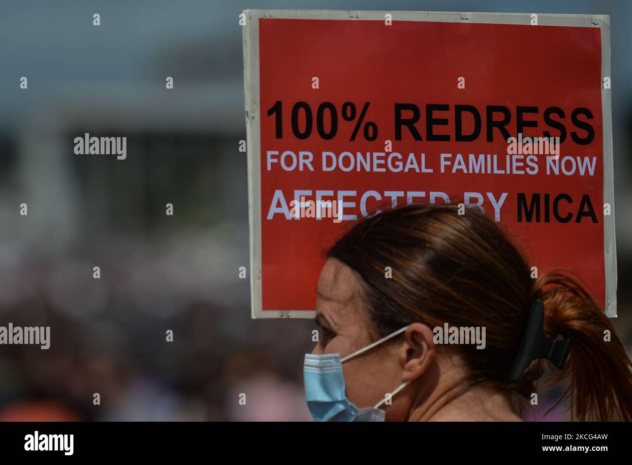 Manifestanti durante un rally nel centro di Dublino che chiedono un sistema di indennizzo del 100% per le case e le proprietà colpite da mattoni contaminati da mica. Martedì 15 giugno 2021 a Dublino, Irlanda. (Foto di Artur Widak/NurPhoto) Foto Stock