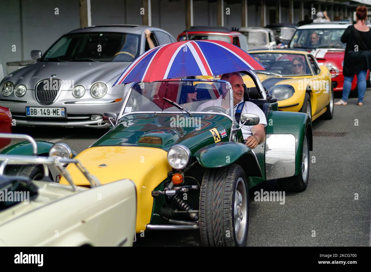 A Lotus Seven nella griglia di partenza davanti alla Car Racing del ‘God Save the Car Festival’ con auto d’epoca inglese al circuito automobilistico Montlhéry-Linas il 12 giugno 2021, a Linas, Francia. (Foto di Daniel Pier/NurPhoto) Foto Stock