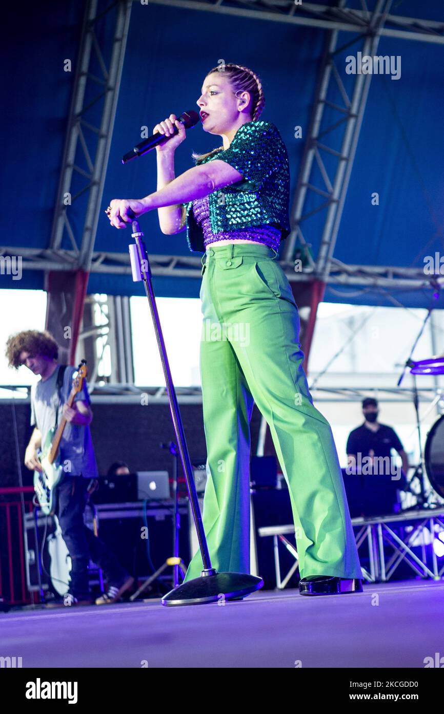 La cantante e cantautrice italiana Emma Marrone suona dal vivo a Carroponte il 23 giugno 2021 a Sesto San Giovanni Milano. (Foto di Roberto Finizio/NurPhoto) Foto Stock