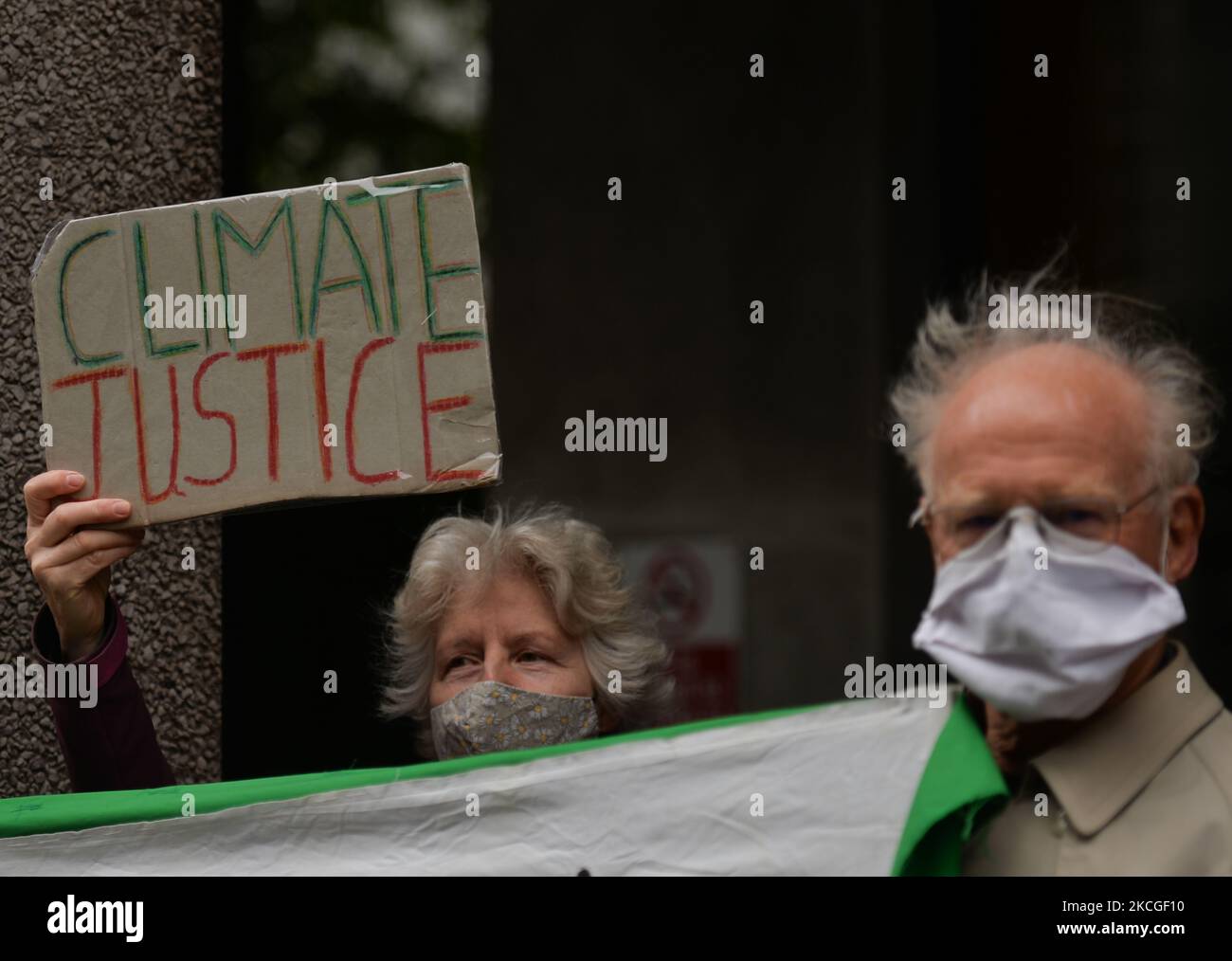 I membri della rivolta di estinzione, in collaborazione con alcuni agricoltori irlandesi, hanno una dimostrazione che dimostra come il governo irlandese sia complice nel incoraggiare una crescita costante nel settore agricolo, a scapito dell’ambiente e della qualità di vita dei piccoli agricoltori. Venerdì 25 giugno 2021 a Dublino, Irlanda. (Foto di Artur Widak/NurPhoto) Foto Stock