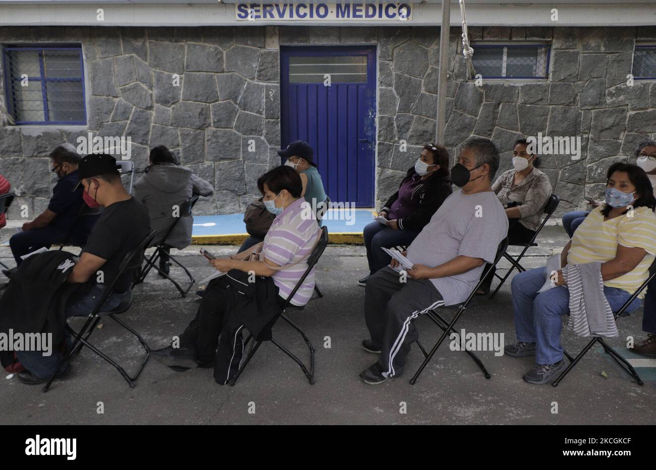 Area di osservazione all'interno delle strutture della Scuola preparatoria Nazionale N ° 5 José Vasconcelos situato nell'ufficio del sindaco di Tlalpan, Città del Messico, In cui il personale medico ha immunizzato le persone di età compresa tra 50 e 59 anni con la seconda dose di Pfizer-Biotech biologico durante l'emergenza sanitaria e il semaforo epidemiologico giallo nella capitale. (Foto di Gerardo Vieyra/NurPhoto) Foto Stock