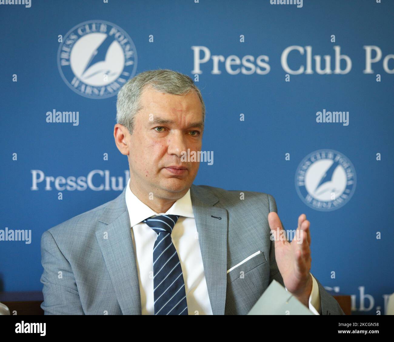 Pavel Latushko, ex ambasciatore bielorusso in Polonia, è stato visto in occasione di un incontro presso il Club stampa polacco di Varsavia, Polonia, il 30 giugno 2021. I membri della direzione nazionale anti-crisi bielorussa e del Consiglio di coordinamento si sono riuniti a Varsavia per discutere la fattibilità e il futuro dell'economia bielorussa che sta attraversando la terza crisi in un decennio. (Foto di Str/NurPhoto) Foto Stock