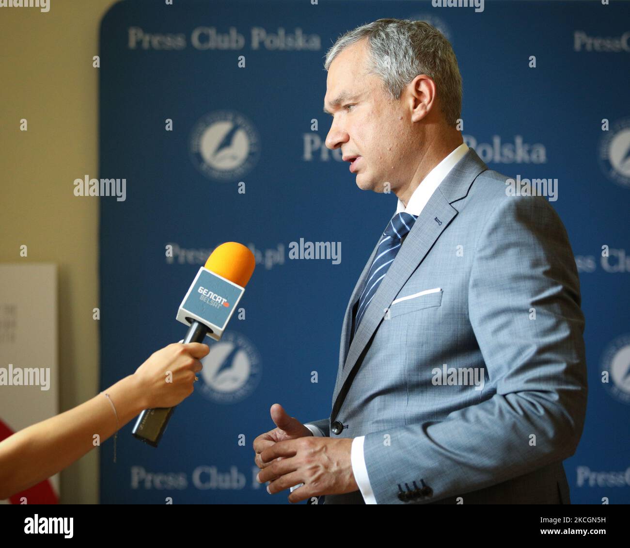 Pavel Latushko, ex ambasciatore bielorusso in Polonia, è stato visto in occasione di un incontro presso il Club stampa polacco di Varsavia, Polonia, il 30 giugno 2021. I membri della direzione nazionale anti-crisi bielorussa e del Consiglio di coordinamento si sono riuniti a Varsavia per discutere la fattibilità e il futuro dell'economia bielorussa che sta attraversando la terza crisi in un decennio. (Foto di Str/NurPhoto) Foto Stock