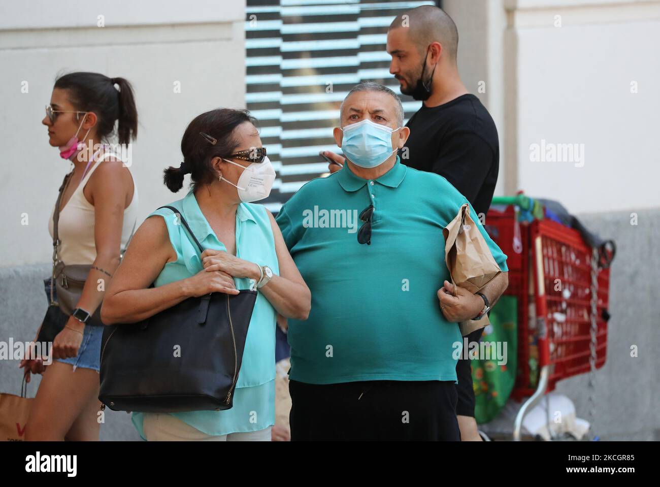 La maggior parte dei turisti che arrivano a Barcellona, in Spagna, il 2 luglio 2021 non indossano una maschera, un fatto che è preoccupante a causa dell'espansione della variante Delta di Covid-19. (Foto di Joan Valls/Urbanandsport/NurPhoto) Foto Stock