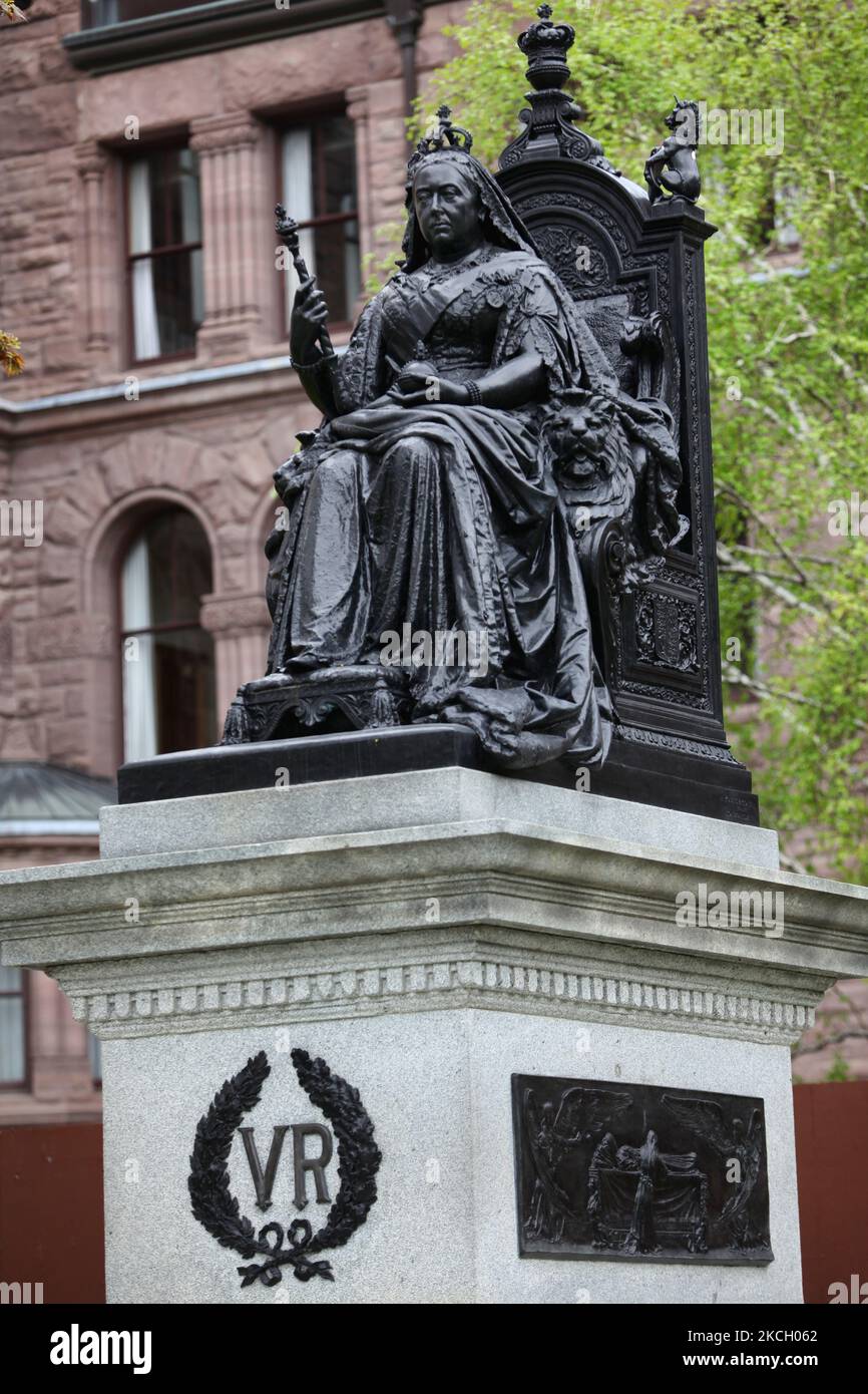 Statua della Regina Vittoria fuori dal Queen's Park a Toronto, Ontario, Canada, il 01 maggio 2010. (Foto di Creative Touch Imaging Ltd./NurPhoto) Foto Stock