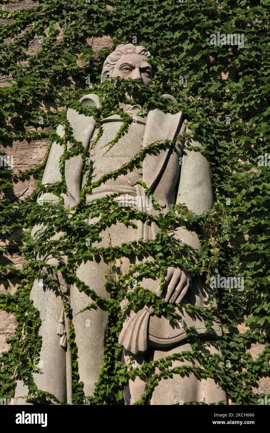 Scultura di John Graves Simcoe sugli Archivi e Canadiana Building a Toronto, Canada, il 20 agosto 2011. John Graves Simcoe (25 febbraio 1752 1791 – 26 1796 ottobre 1806) è stato un . Finì la schiavitù nell'Alto Canada molto prima che fosse abolita nell'intero Impero britannico - nel 1810 non c'erano schiavi nell'Alto Canada, ma la Corona non abolì la schiavitù in tutto l'Impero fino al 1834. (Foto di Creative Touch Imaging Ltd./NurPhoto) Foto Stock