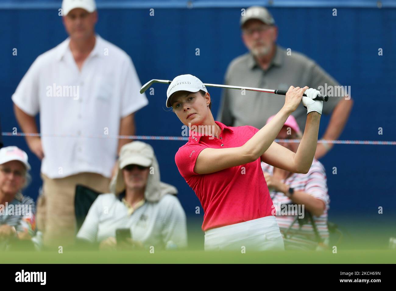 Lauren Stephenson di Lexington, Carolina del Sud, arriva sul green 18th durante il terzo round del torneo di golf Marathon LPGA Classic all'Highland Meadows Golf Club di Sylvania, Ohio, USA sabato 10 luglio 2021. (Foto di Amy Lemus/NurPhoto) Foto Stock