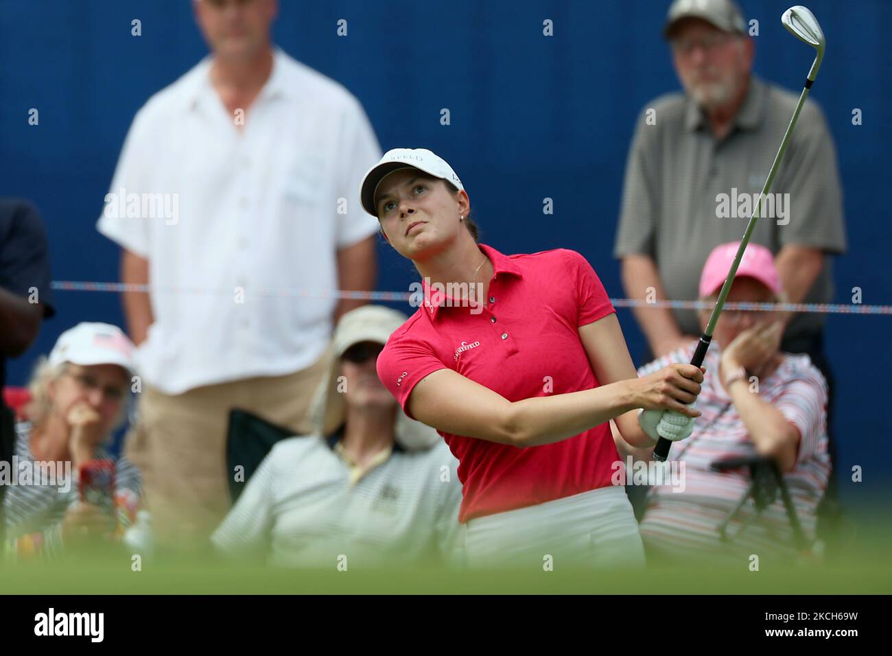 Lauren Stephenson di Lexington, South Carolina, segue il suo tiro al green 18th durante il terzo round del torneo di golf Marathon LPGA Classic all'Highland Meadows Golf Club di Sylvania, Ohio, USA sabato 10 luglio 2021. (Foto di Amy Lemus/NurPhoto) Foto Stock