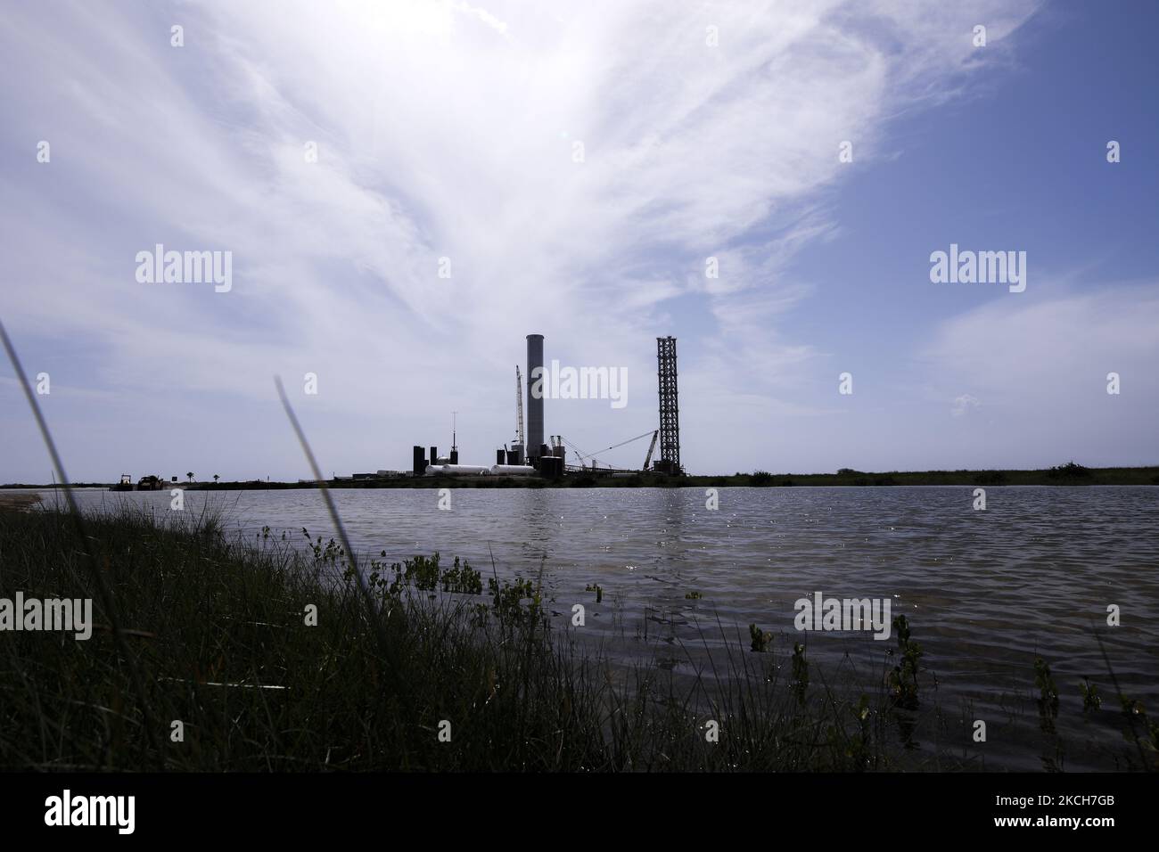 SpaceX si sta muovendo rapidamente per raggiungere i propri obiettivi nel programma Starship. Il prototipo di Super Heavy Booster Ground Test è stato sottoposto con successo al test criogenico e ora attende un test statico di incendio. 13th luglio 2021, Boca Chica, Texas. (Foto di Reginald Mathalone/NurPhoto) Foto Stock