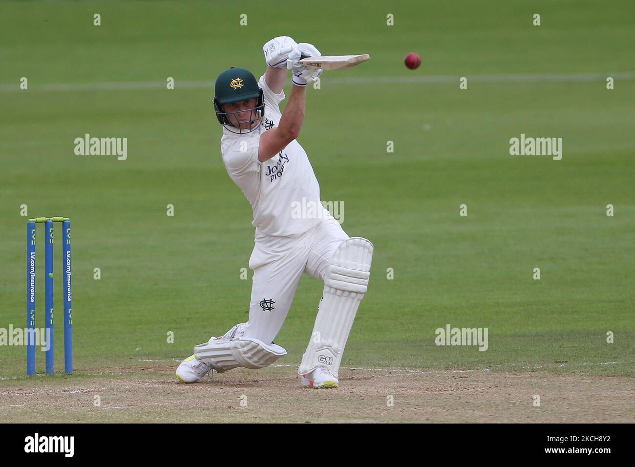 Joey Evison di Nottinghamshire battendo durante la partita LV= County Championship tra il Durham County Cricket Club e il Nottinghamshire a Emirates Riverside, Chester le Street il giorno di nozze 14th luglio 2021. (Foto di Mark Fletcher/MI News/NurPhoto) Foto Stock