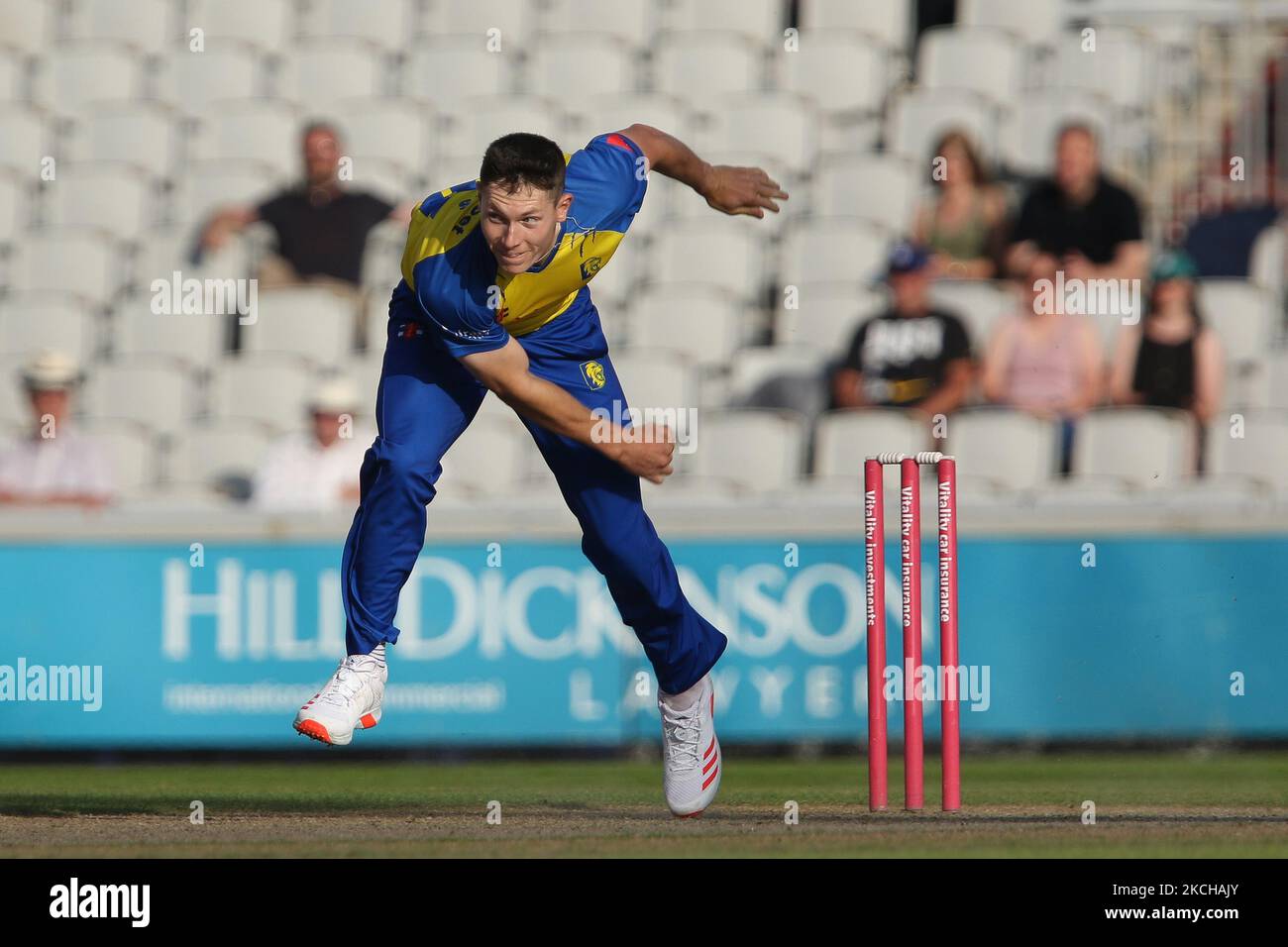 Matthew Potts of Durham bocce durante la partita Vitality Blast T20 tra Lancashire e Durham County Cricket Club a Old Trafford, Manchester, venerdì 16th luglio 2021. (Foto di will Matthews/MI News/NurPhoto) Foto Stock