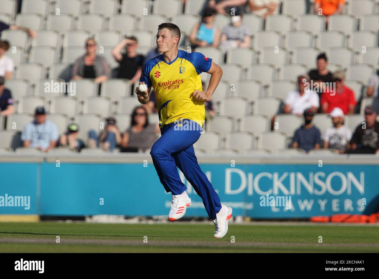 Matthew Potts of Durham in azione durante la partita Vitality Blast T20 tra Lancashire e Durham County Cricket Club a Old Trafford, Manchester, venerdì 16th luglio 2021. (Foto di will Matthews/MI News/NurPhoto) Foto Stock